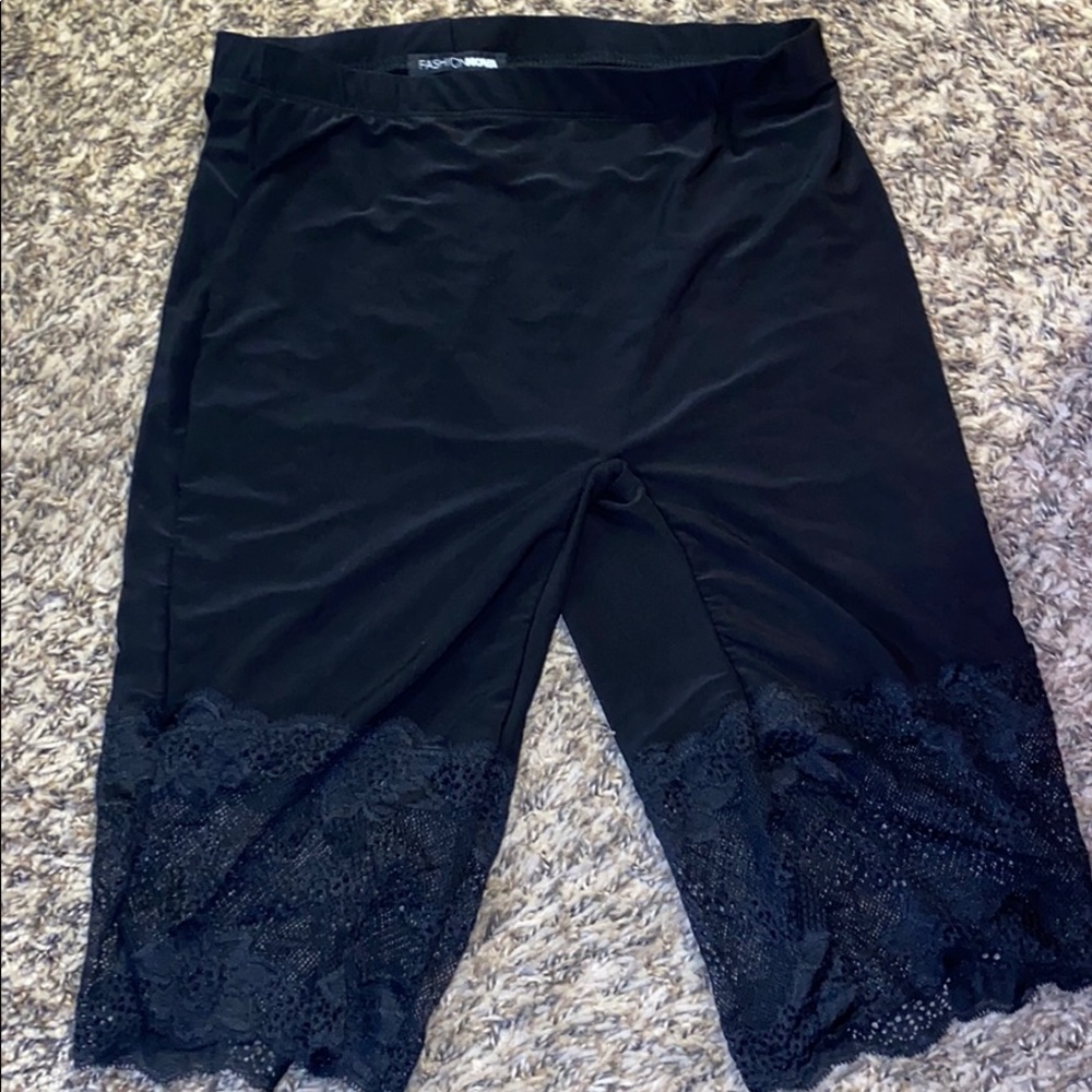 Biker shorts with lace